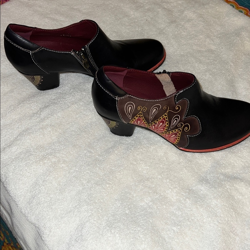 L'ATISTE Black Leather Spring Step ankle leather Booties - Picture 4 of 4